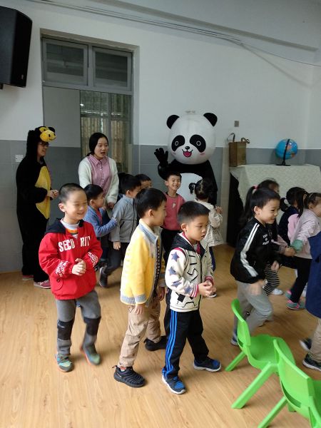 快点去看动物宝宝啦.jpg